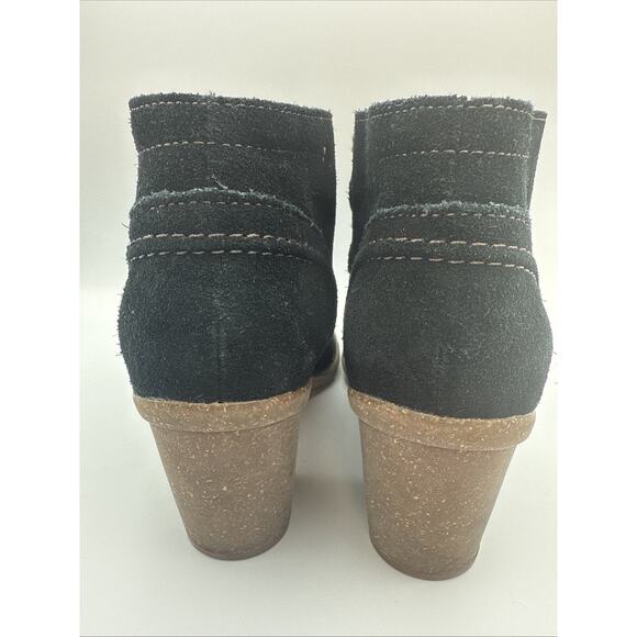 Clarks Women's Cottagecore Artisan Carleta Nubuck Ankle Bootie Sz 8 Black Suede - Picture 3 of 5